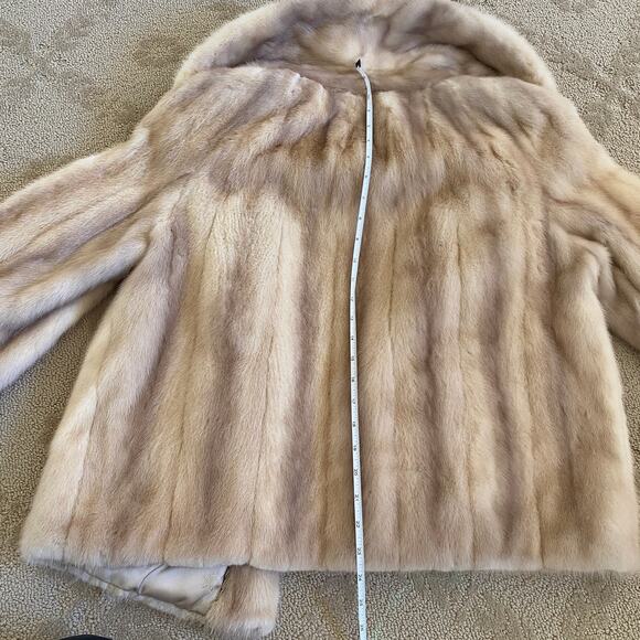 Med / Large Vintage Blonde Mink Fur Coat with Pleated Satin Lining - Picture 13 of 16